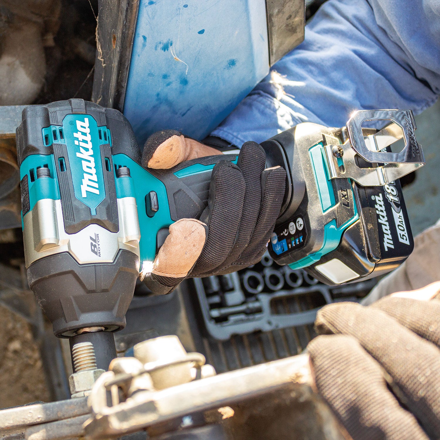 Makita Canada Inc, 1/2" Cordless Mid-Torque Impact Wrench with Brushless Motor