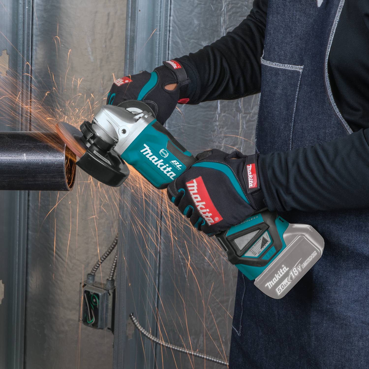 Makita Canada Inc, 18V LXT Brushless Cordless 5" Angle Grinder w/Paddle Switch (5.0 Ah Kit)