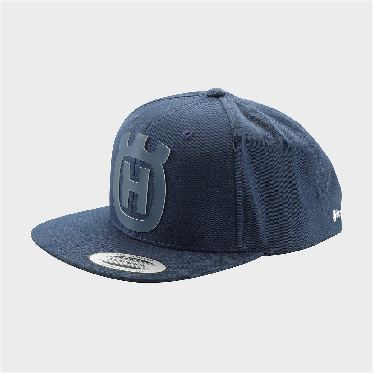 HMNA - Husqvarna Motorcycles North America, Inc, HUSQVARNA AUTHENTIC FLAT SNAPBACK HAT